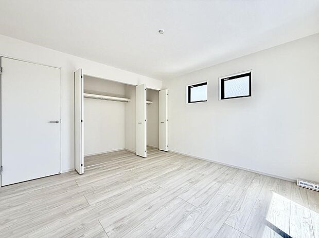 【リビング以外の居室】1号棟 ■落ち着いた色合いのお部屋で穏やかな時間を楽しめます