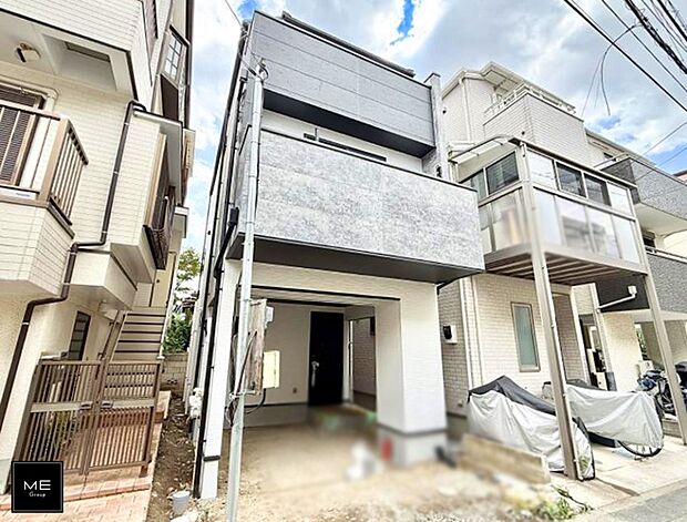 【現地外観写真】1号棟 ■暮らしを彩る充実した設備仕様が備わった住まい