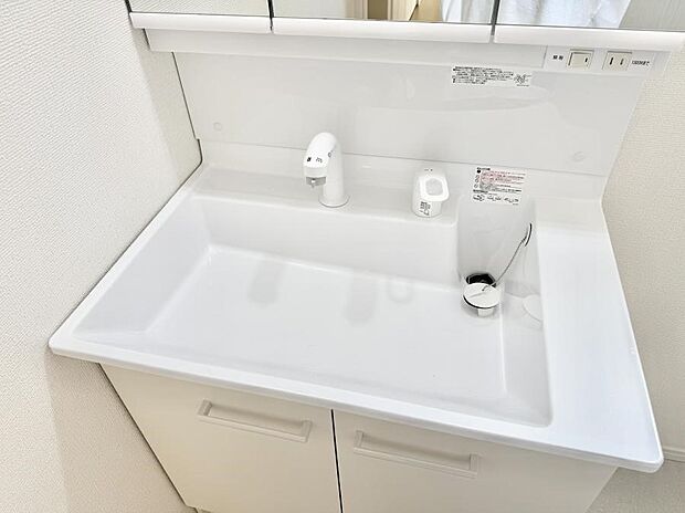 【ハンドシャワー付洗面台】■手洗いや顔を洗う時も快適に使える便利なシャワー