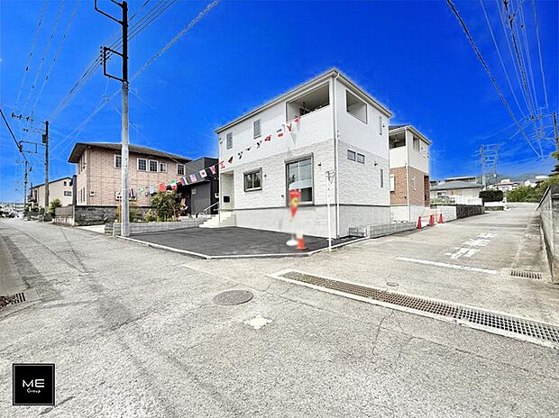 【前面道路含む現地写真】■優雅なラインが、毎日を引き立てます