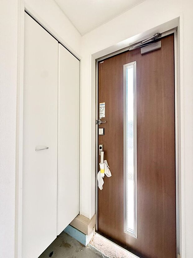 【玄関】2号棟  ■ シンプルで美しく、快適な暮らしの入り口