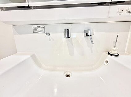 ハンドシャワー付洗面台