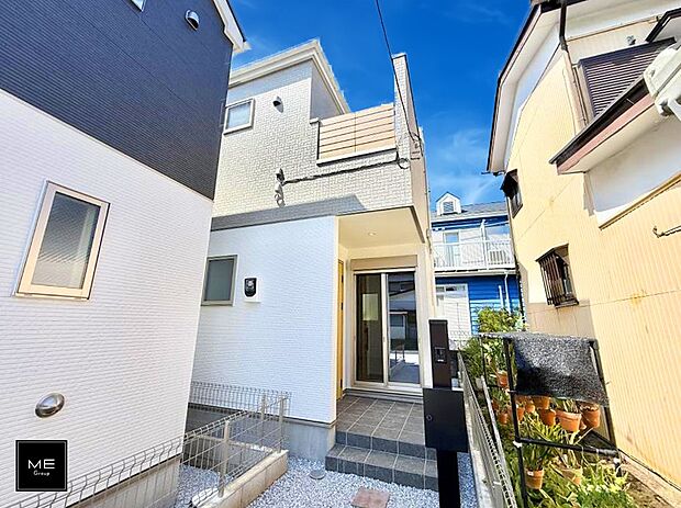 【現地外観写真】2号棟 ■暮らしを彩る充実した設備仕様が備わった住まい