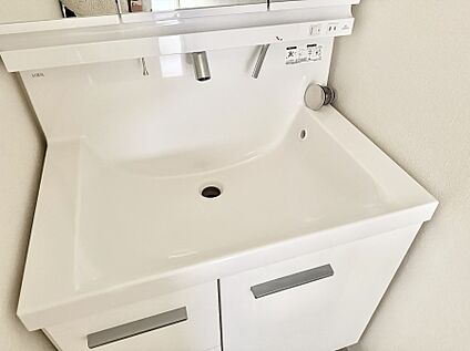 ハンドシャワー付洗面台