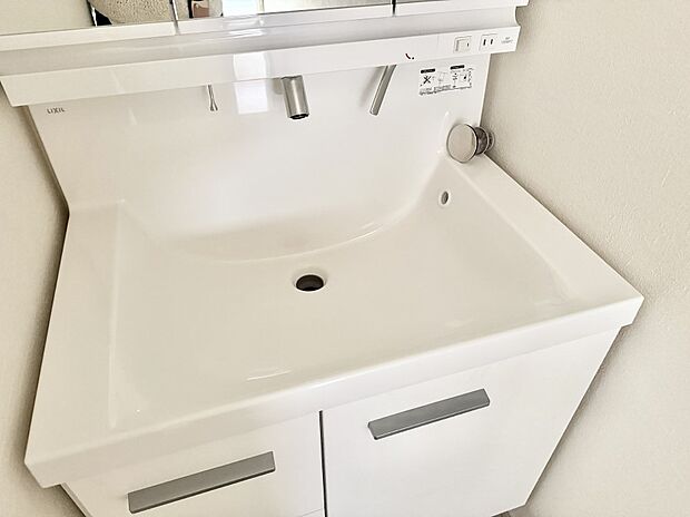 【ハンドシャワー付洗面台】■手洗いや顔を洗う時も快適に使える便利なシャワー