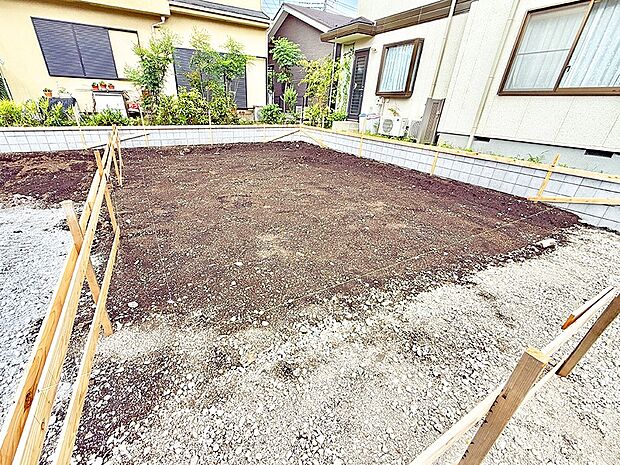 【現地外観写真】2号棟 ■暮らしを豊かにする充実した仕様設備で快適に