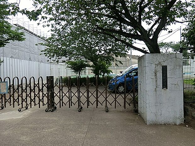 藤沢市立本町小学校(約1,700m・徒歩22分)