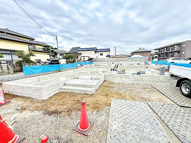 【現地外観写真】A号棟 ■暮らしを豊かにする充実した仕様設備で快適に