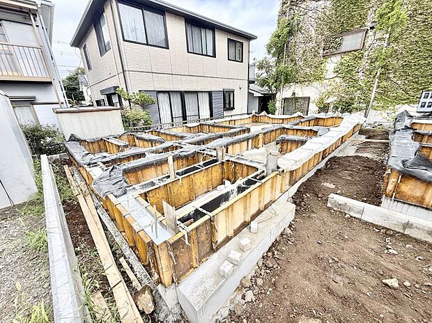 【現地外観写真】2号棟  ■家族みんなが笑顔で過ごせる、安心感のある住まい