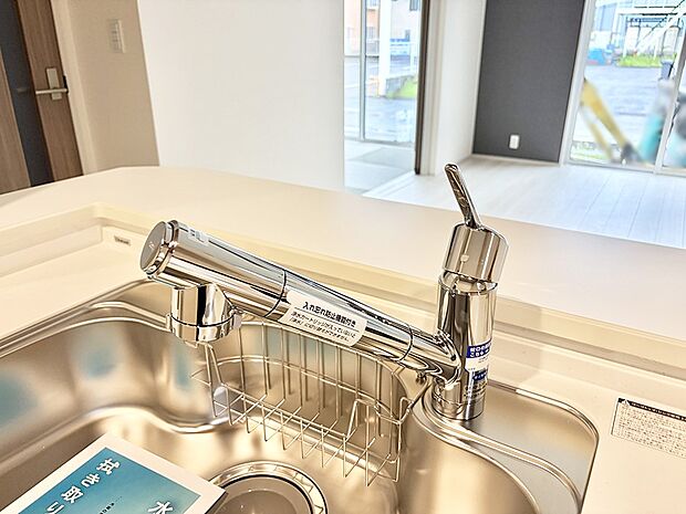 【浄水器】■清潔でおいしい水を手軽に供給してくれます