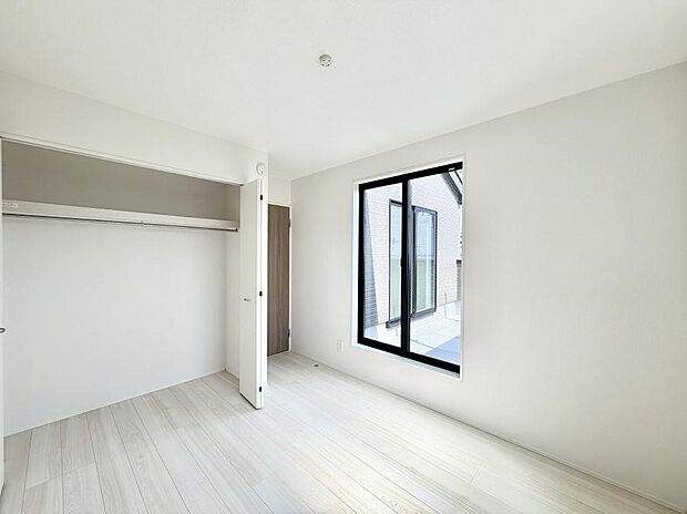 【リビング以外の居室】2号棟  ■機能的で使いやすいお部屋で毎日を快適に