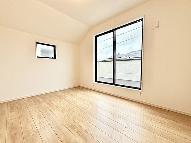 【リビング以外の居室】1号棟  ■落ち着いた色合いのお部屋で穏やかな時間を楽しめます