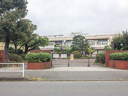 相模原市立大沢小学校 610m(8分)