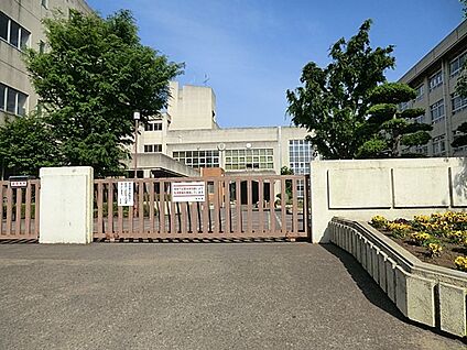 相模原市立内出中学校 439m(6分)