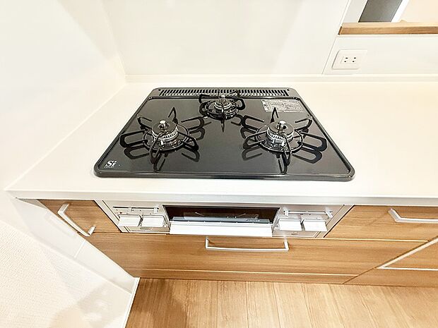 【3口ガスコンロ】■一度に多くの料理ができ便利で効率的