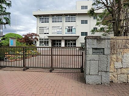 相模原市立田名中学校 251m(4分)