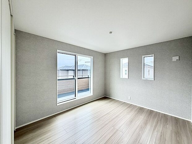 【リビング以外の居室】1号棟 ■落ち着いた雰囲気のお部屋で心が安らぐ空間
