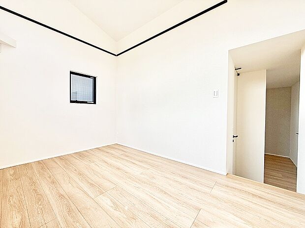 【リビング以外の居室】D号棟 ■落ち着いた色合いのお部屋で穏やかな時間を楽しめます
