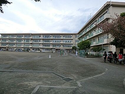 町田市立成瀬台小学校 350m(5分)