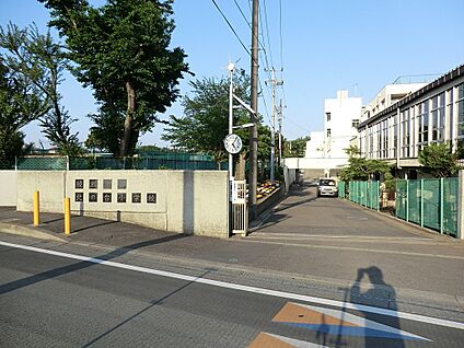 綾瀬市立北の台小学校 500m(7分)