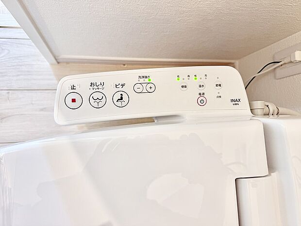 【シャワートイレ】■温水洗浄で快適、清潔感が保たれるシャワートイレ