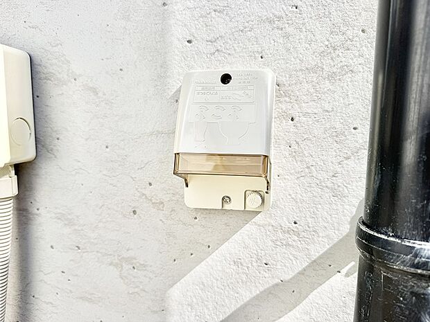 【屋外コンセント】■屋外に電源コンセントがあれば、高圧洗浄機で窓や外壁を掃除するなど便利です。