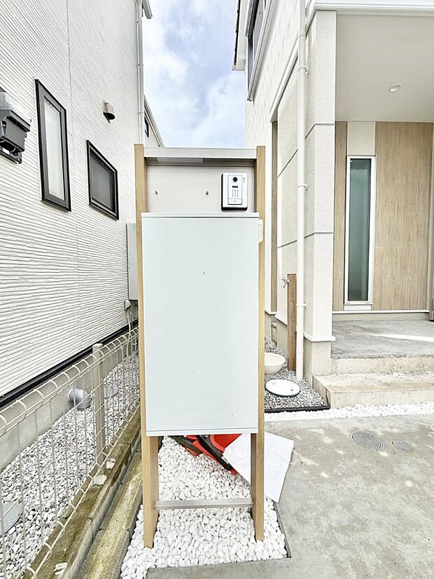 【玄関】1号棟 ■ シンプルで美しく、住まいの第一印象を彩る玄関です