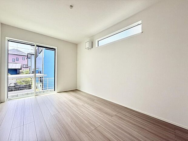 【リビング以外の居室】1号棟  ■落ち着いた色合いのお部屋で穏やかな時間を楽しめます