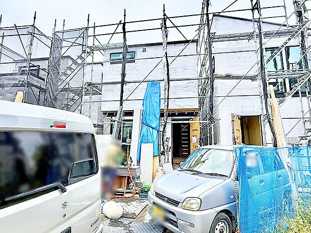 【現地外観写真】2号棟  ■家族みんなが笑顔で過ごせる、安心感のある住まい