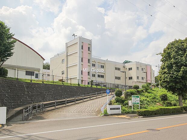 多摩市立愛和小学校（約600m・徒歩8分）
