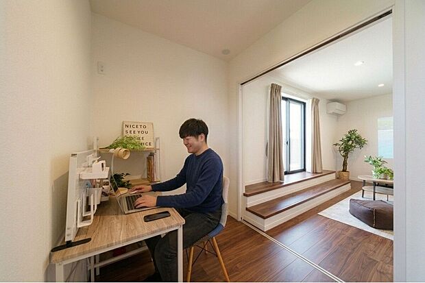 【【No.C】洋室E※施工例】暮らしの可能性を広げる、マルチユース居室。居室としてはもちろんワークスペース、趣味の部屋として、あなたの「したい」を叶えます。