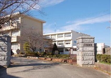 片葩小学校 220ｍ(徒歩3分)
