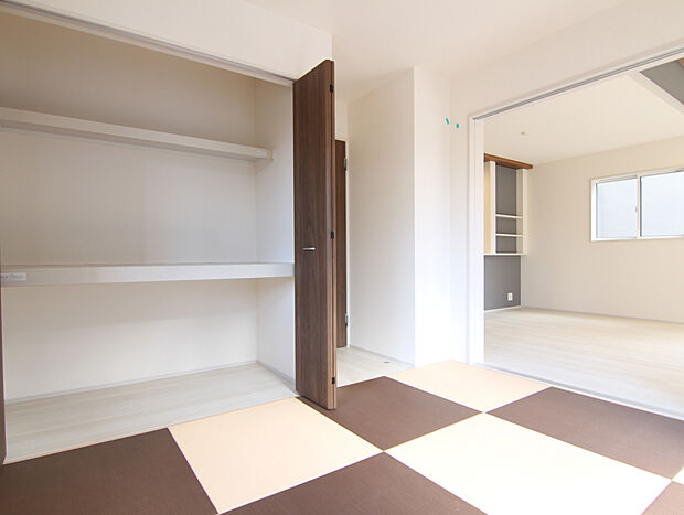 【【1号棟】】◎市松模様がオシャレな和室は収納も備わっています!◎