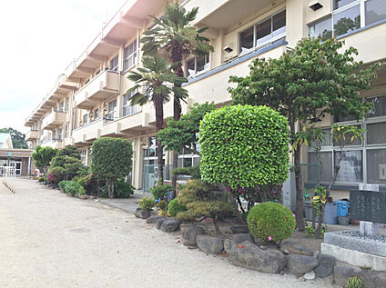 上川淵小学校 1050m