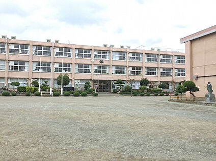 藤岡第二小学校 730m
