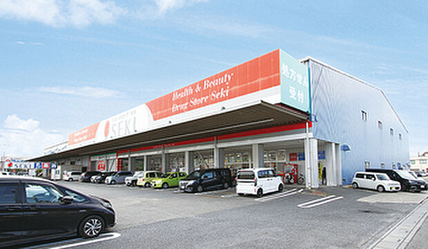 ドラッグストアセキ 吉川店まで約160m~200m(徒歩約3分)