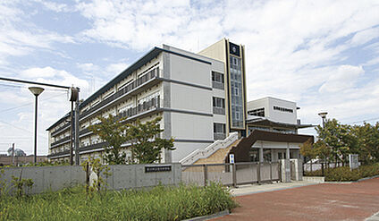 吉川中学校 約1,490m～1,520m(徒歩約19分)