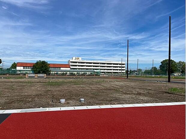 【現地写真】教育施設へは徒歩圏内のため子育て世帯でも安心です。通学の負担が少なく、送り迎えや登下校の見守りもしやすい距離感です。