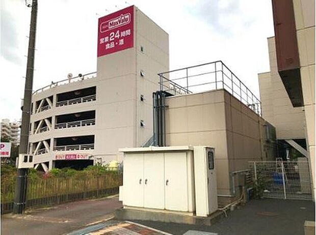 マックスバリュ沼津南店まで約730m。毎日の食材の買い出しにも利用しやすく、暮らしをしっかり支える立地です。