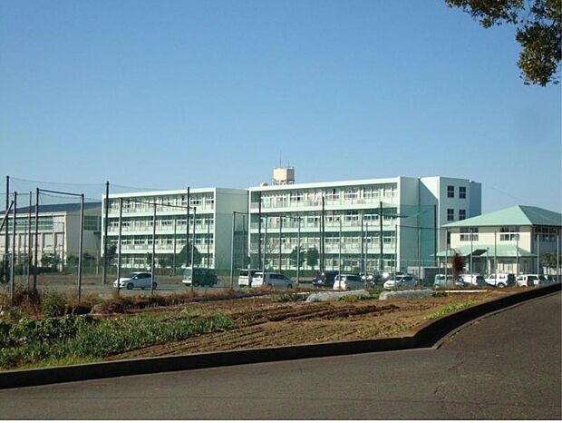 函南町立東中学校(約860m)