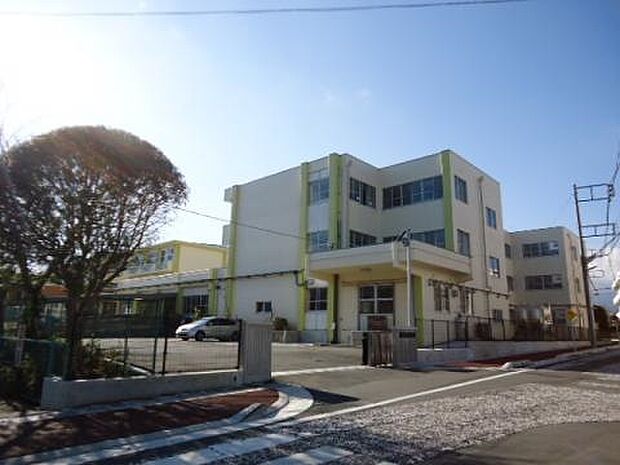 御殿場市立御殿場小学校（約780m）