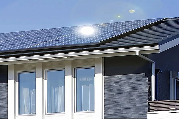 【太陽光(ゼロソーラーサービス)】毎月定額の利用料を支払うだけで、発電した電気を自由に使うことができます。災害時にも日中電気を使えるため、ご家族の安全を守るための備えにもなります。(No.5のみシステムが異なります)