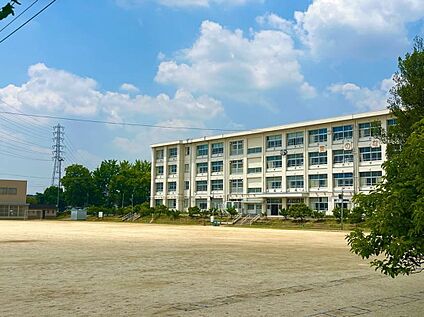 豊田市立衣丘小学校 490ｍ