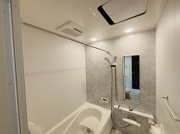 【 【３号棟】】雨の日でも洗濯物が乾かせる乾燥機能や寒い季節の予防暖房、24時間換気機能も備わっています