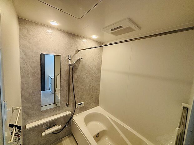 【【１号棟】】浴室乾燥機は湿気を排しカビ防止に大活躍。冬季のヒートショック緩和にも