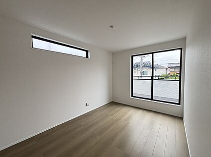 二面採光で明るい居室