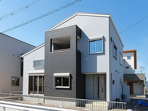 2期2号地　外観右側
W断熱／蓄電池7.4kW搭載／全館空調DESICA HOME AIR搭載