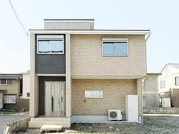 【1号地】外観正面
ZEH+/W断熱/蓄電池7.4kW/全館空調+DESICA HOME AIR搭載