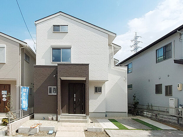 【2期【8号地】外観正面】建築中です。