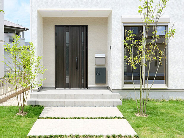 【29号地】アプローチが重厚感を演出